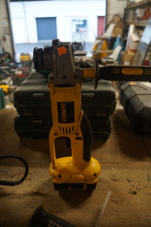 Vinkelsliber DEWALT DC410