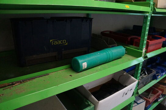 Lagerreol med indhold