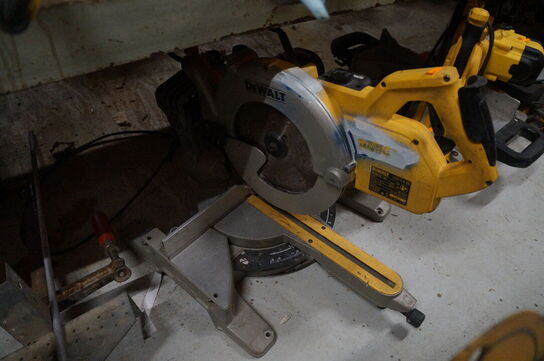 Kap-/geringsav DEWALT DWS778