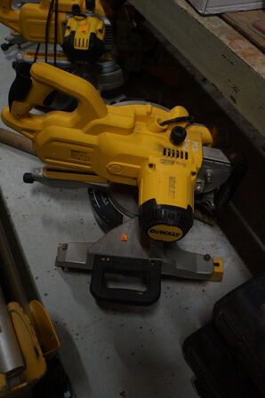 Kap-/geringsav DEWALT DWS777