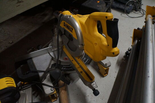 Kap-/geringsav DEWALT DWS777