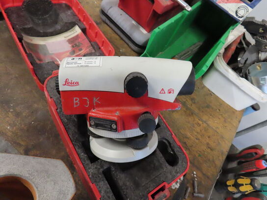 Nivilleringsapparat LEICA