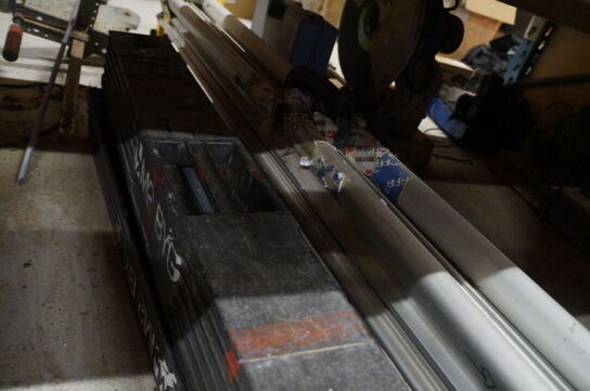 2 stk. arbejdsbukke & bord