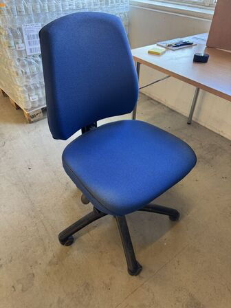 Skrivebord inkl. kontorstol