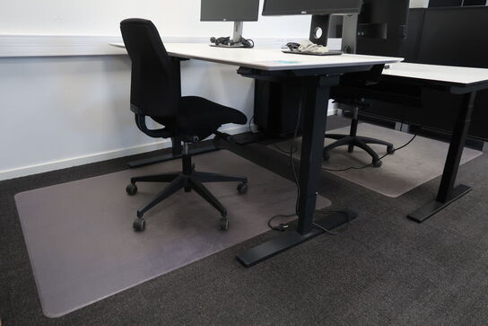 Hæve-/sænkebord - 160x80 cm + kontorstol & underlag 
