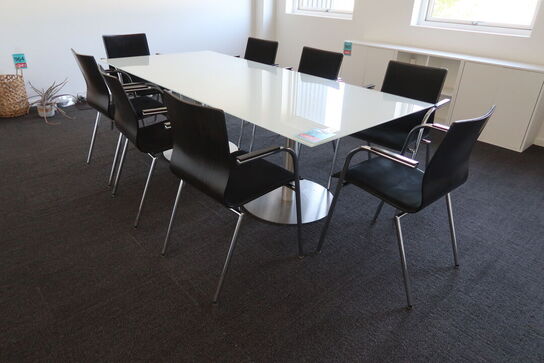 Konferencebord med 8 stole 