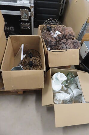 6 stk. Pendler samt skind, spejle og glasvarer