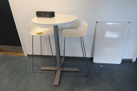 Barbord KINNARPS med 2 stk. barstole FREDERICIA FURNITURE