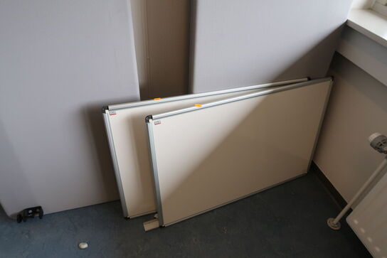 2 stk. whiteboard samt 4 stk. afskærmningsvægge ABSTRACTA til skriveborde
