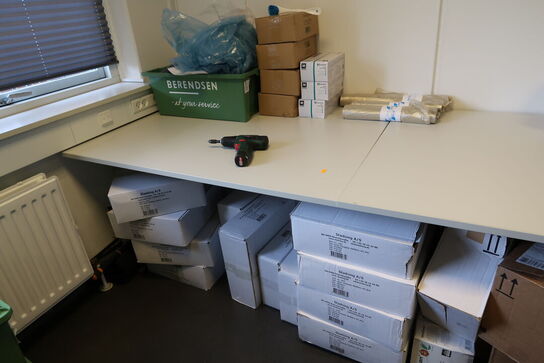 2 stk. borde uden indhold