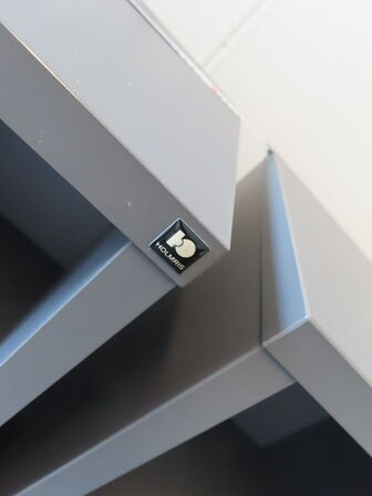 2 stk. reoler HOLMRIIS samt 2 stk. whiteboards