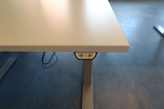 El. hæve/sænke skrivebord KINNARPS