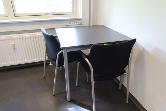 2 stk. stabelstole BEJOT med mødebord HOLMRIIS Ergomade