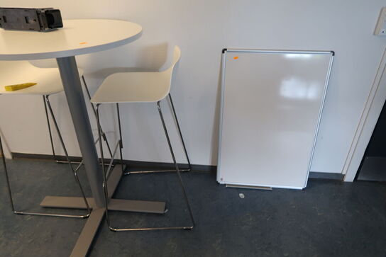 Barbord KINNARPS med 2 stk. barstole FREDERICIA FURNITURE