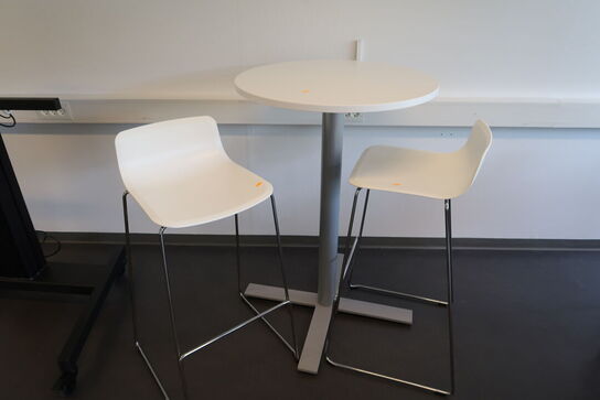 Barbord KINNARPS med 2 stk. barstole FREDERICIA FURNITURE