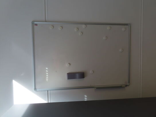 2 stk. reoler HOLMRIIS samt 2 stk. whiteboards