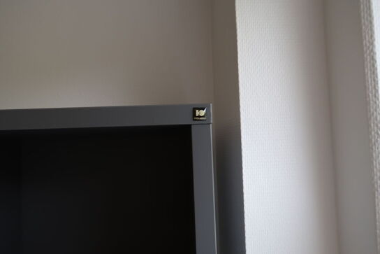 8 stk. stabelstole BEJOT med 2 stk. mødeborde HOLMRIIS Ergomade samt reol