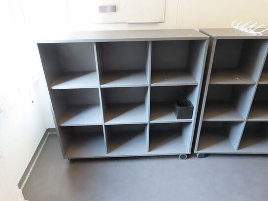 2 stk. reoler HOLMRIIS samt 2 stk. whiteboards