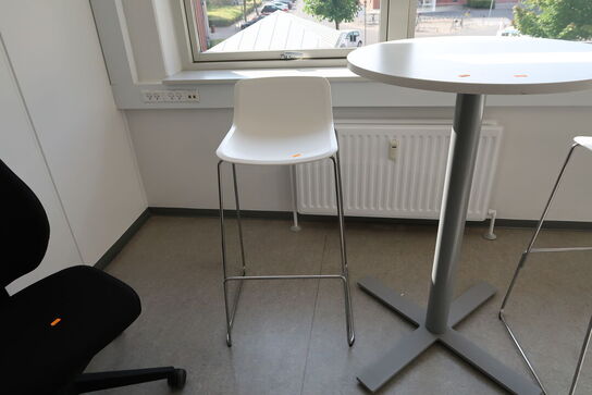 Barbord KINNARPS med 2 stk. barstole FREDERICIA FURNITURE