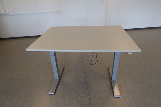 El. hæve/sænke skrivebord KINNARPS