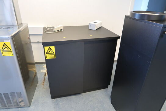 Skab HOLMRIIS samt skab