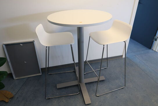 Barbord KINNARPS med 2 stk. barstole FREDERICIA FURNITURE