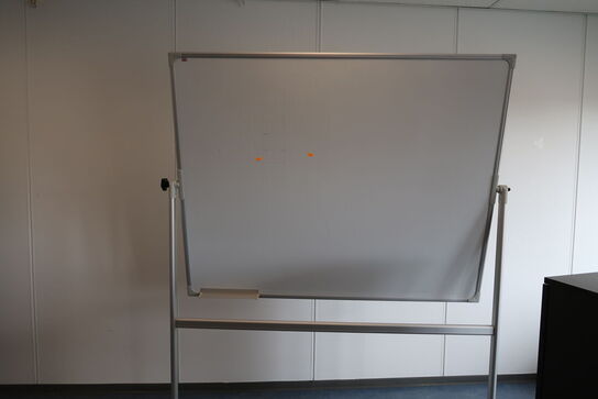 2 stk. whiteboard samt whiteboard på hjul