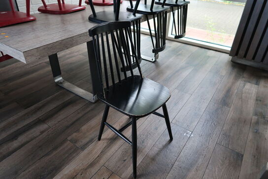 Bord med 10 stk. stole