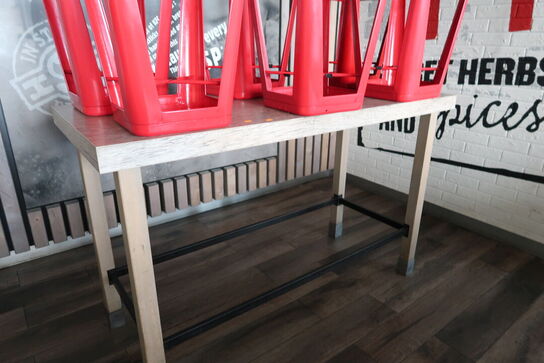 Barbord med 6 stk. barstole