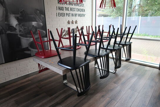 Bord med 10 stk. stole