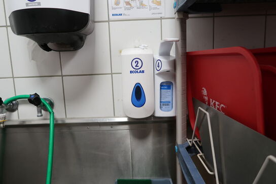 2 stk. håndvaske med armatur m.m.