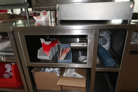 Rustfri stålbord med indhold samt varmeskuffe HATCO Drawer Warmer