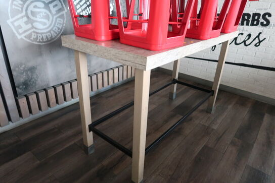 Barbord med 6 stk. barstole