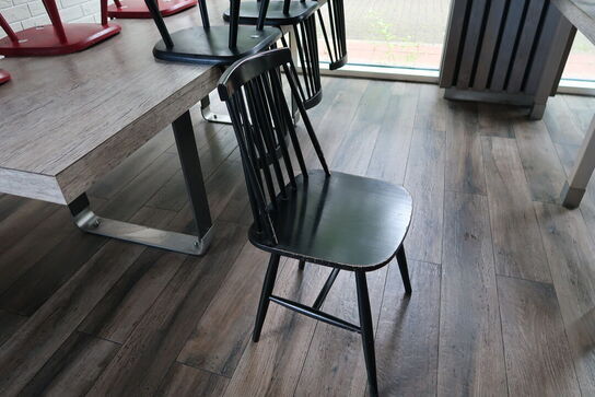 Bord med 10 stk. stole