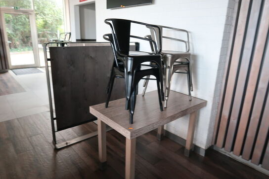 4 stk. borde med 10 stk. stole samt bænke