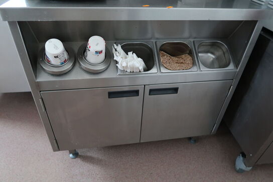 Rustfri stålbord med indhold, uden espressomaskine og milkshake maskine