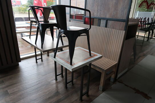 4 stk. borde, 6 stk. stole samt 2 stk. bænke