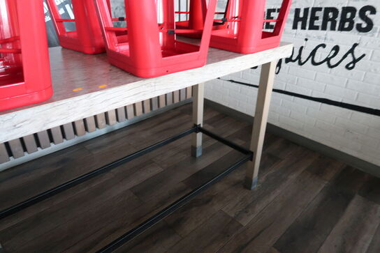 Barbord med 6 stk. barstole