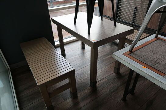 2 stk. stole, 2 stk. borde samt 2 stk. bænke