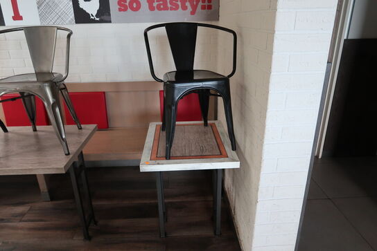 4 stk. borde med 4 stk. stole samt bænke