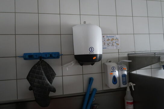 Papirdispenser, sæbedispenser samt håndvask med armatur m.m.