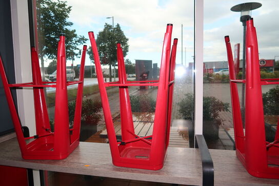 2 stk. barborde med 7 stk. barstole