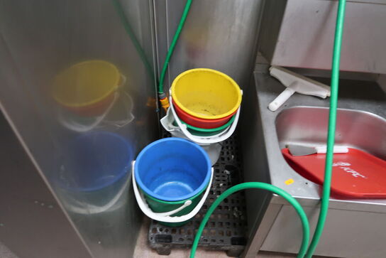 2 stk. håndvaske med armatur m.m.