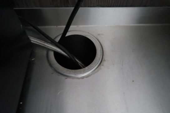 Rustfri stålbord med indhold, uden espressomaskine og milkshake maskine