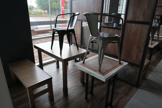 2 stk. stole, 2 stk. borde samt 2 stk. bænke