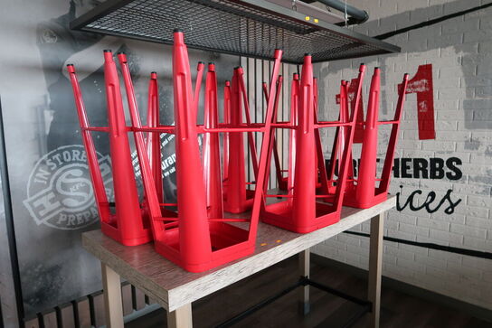 Barbord med 6 stk. barstole