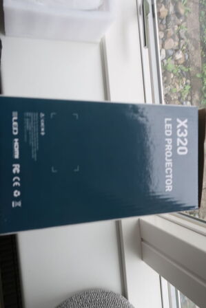 Projektor OPTOMA samt projektor LUMERI