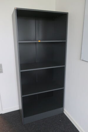 Whiteboard samt reol