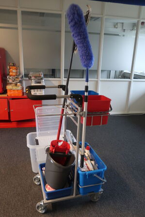 Rengøringsvogn samt kasse