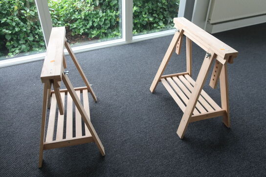 2 stk. bukke samt glas bordplade